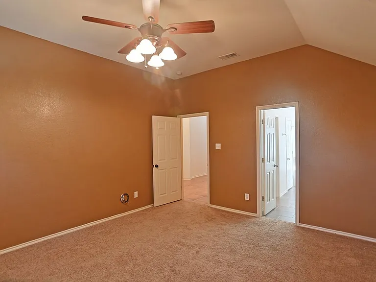 1073 Red Hawk Dr — Photo 13