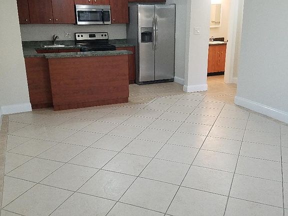 3rd image of 2615 NE 49th St APT 116