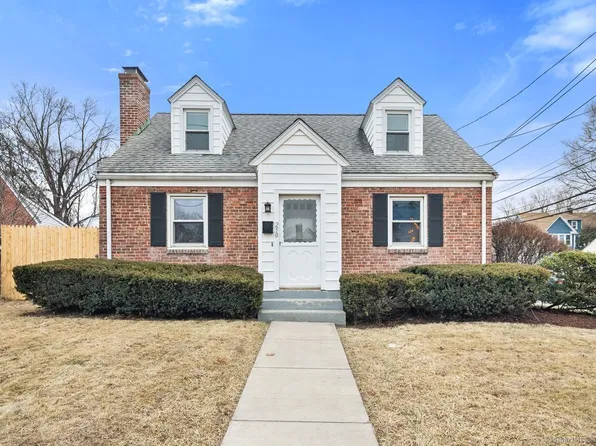 250 Oakwood Avenue, West Hartford, CT 06110