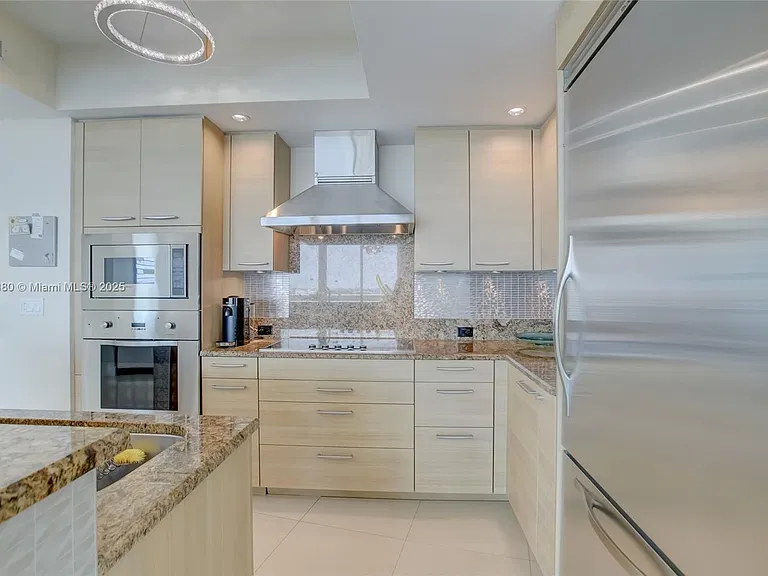 1 N Ocean Blvd #1011 — Photo 12