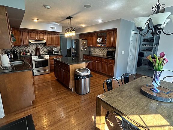 3rd image of 1304 Northwoods Dr