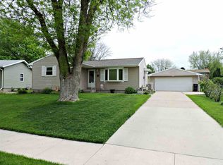 236 Devlin Cir, Cedar Falls, IA 50613