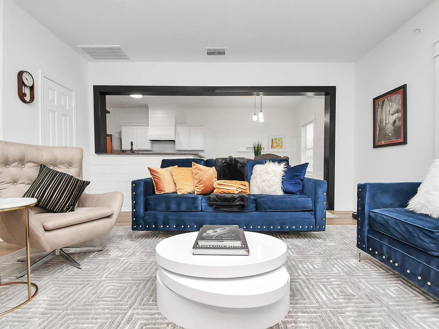 4 bed, 2.5 bath, 2143 sqft, $3,300 — Photo 3