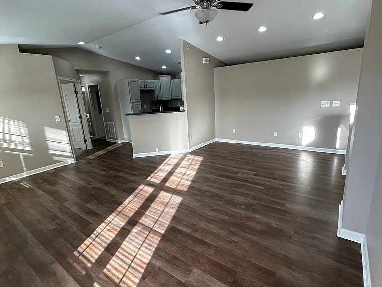 7648 Bridge Point Dr — Photo 8