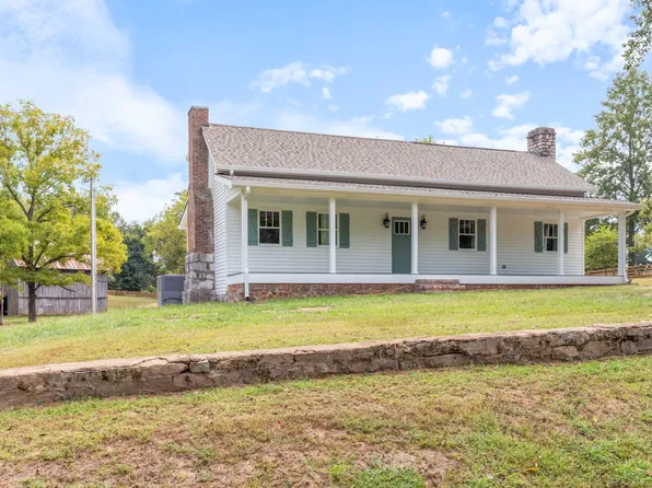 260 Old Highway 48, Charlotte, TN 37036