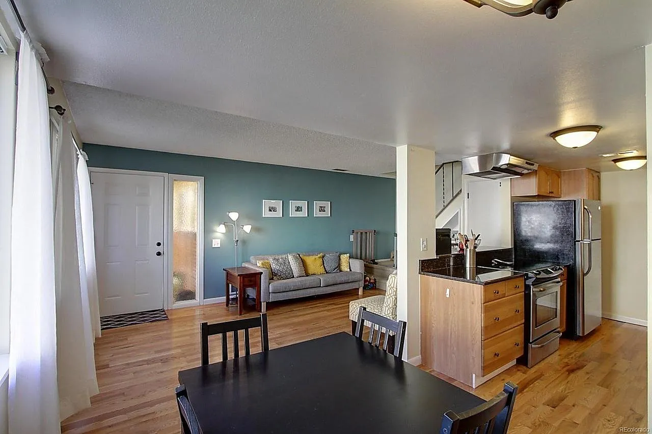 2 bed, 1.5 bath, 944 sqft, $1,700 — Photo 4