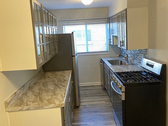 4th image of 530 Hadley Ave #3