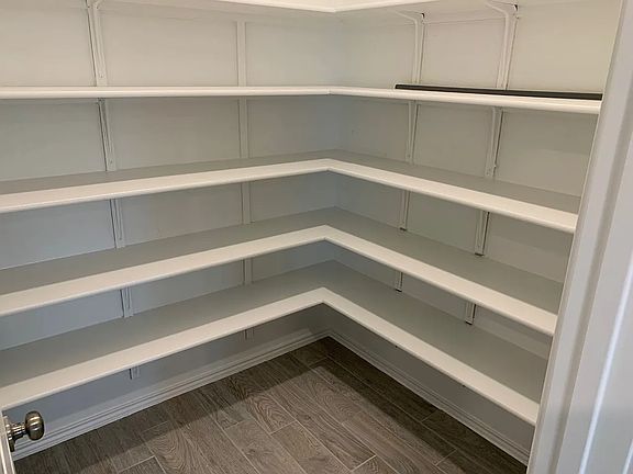 4th image of 271 Kinsley Way