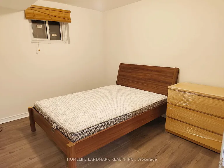 2527 Kingsberry Cres #LOWER — Photo 5