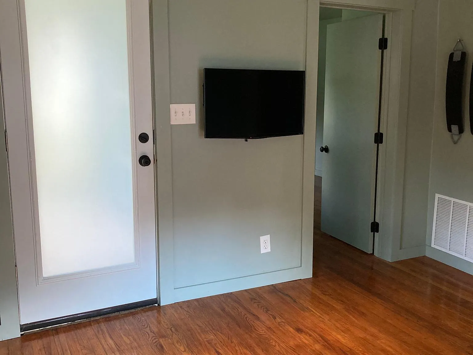 2 bed, 1100 sqft, $1,600 — Photo 3