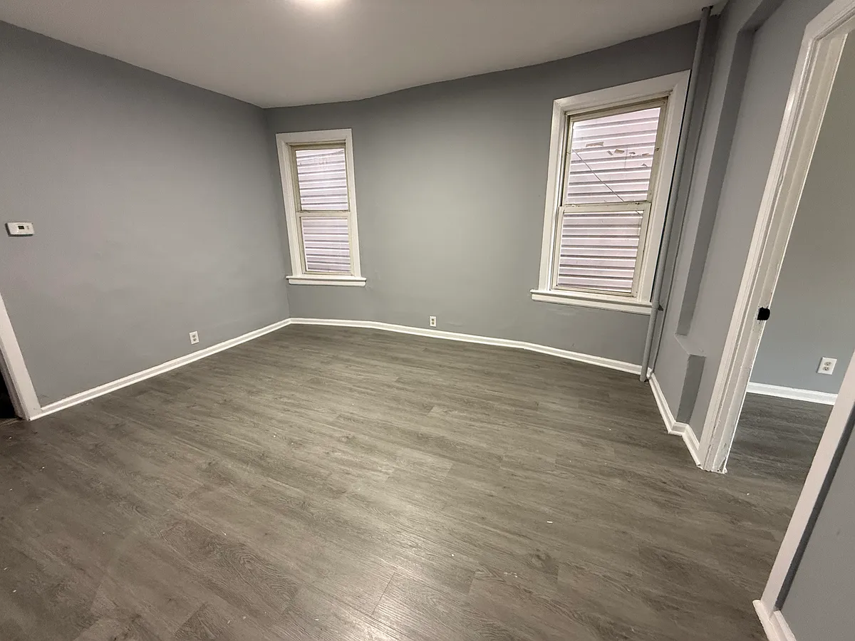 Building Photo - 203 3rd St #1