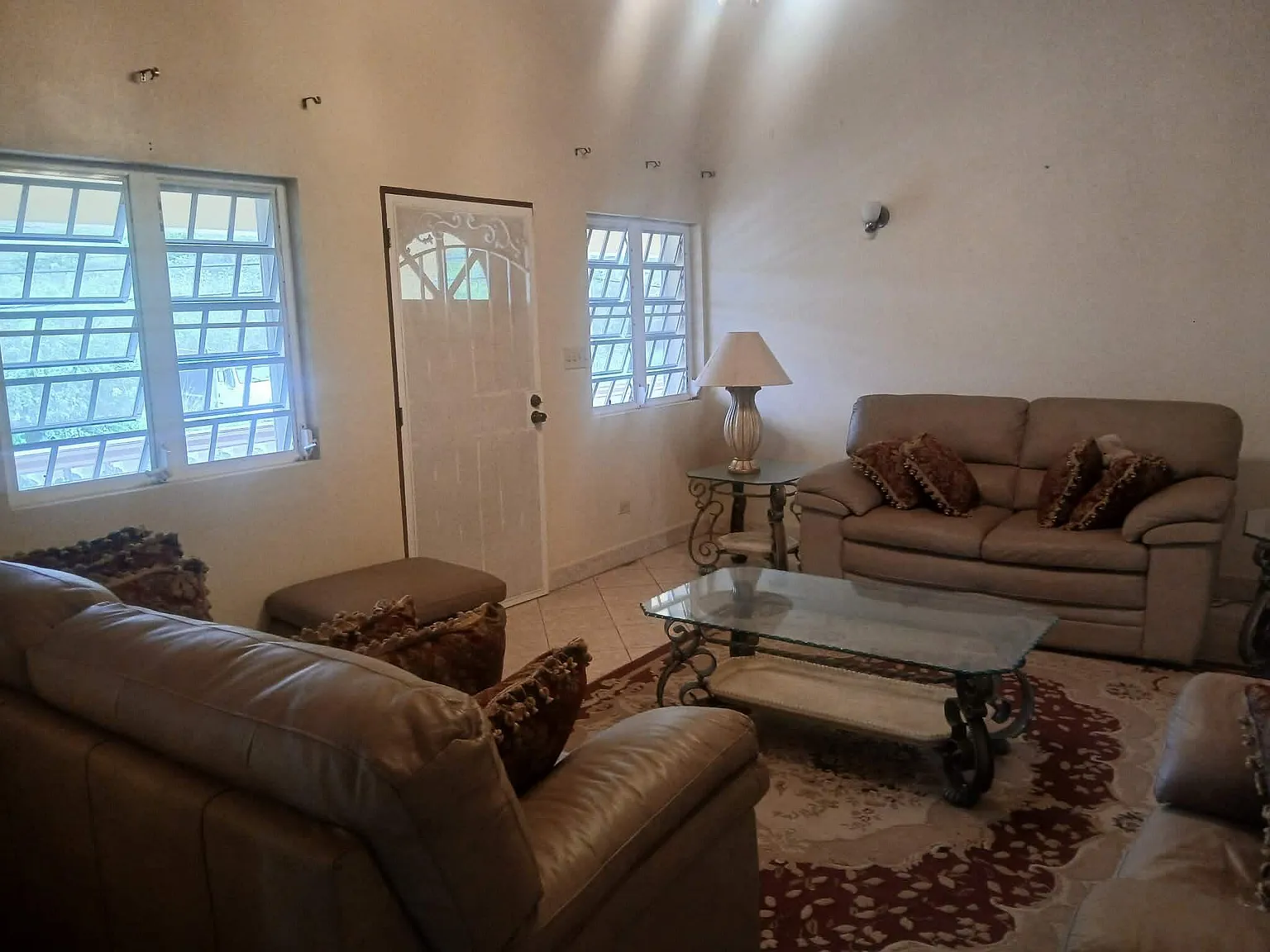 4 bed, 2340 sqft, $2,500 — Photo 4