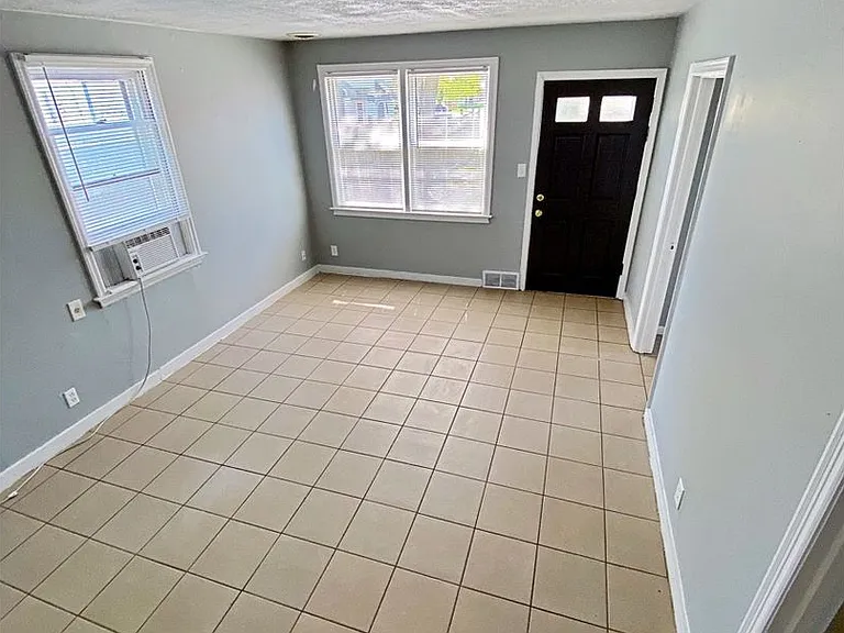5648 Dorcas St — Photo 17