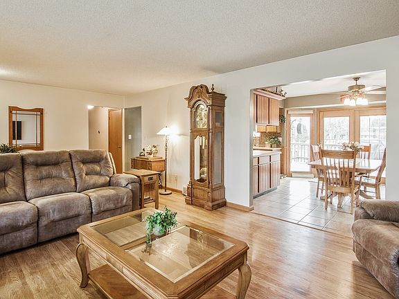 BEAUTIFUL HARDWOOD FLOORS!