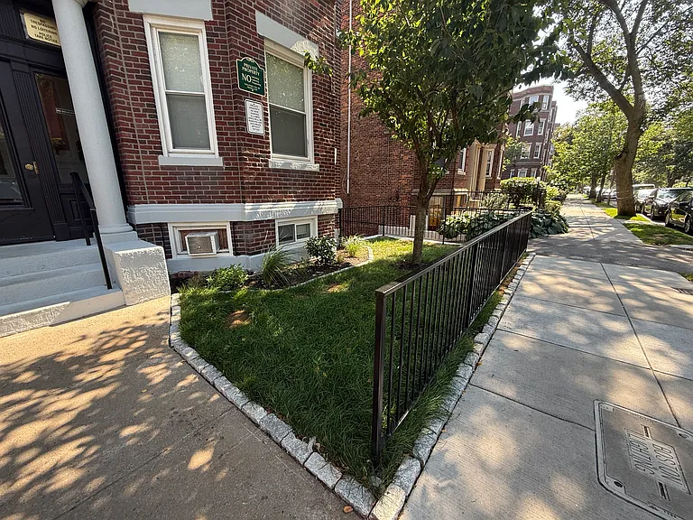 94 Queensberry St. — Photo 6