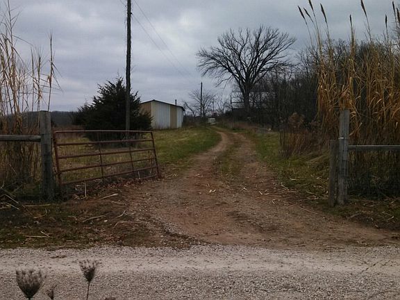 4th image of 17 Meramec Trails Ln