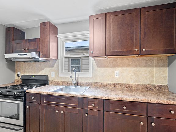 3rd image of 507 New York Ave Floor 2