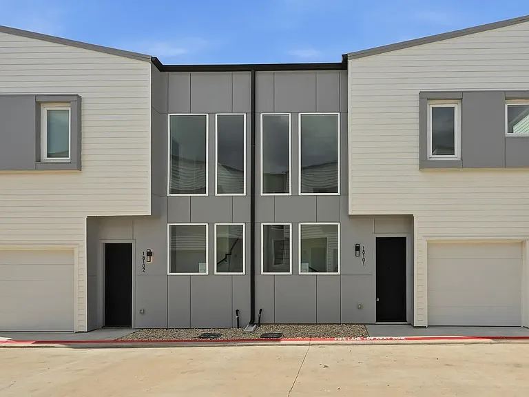 2000 Riverside Farms Rd #18101 — Photo 1