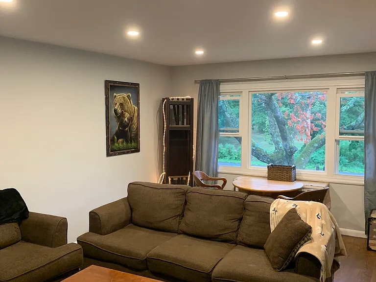 3 N Hill Ln #1 — Photo 2