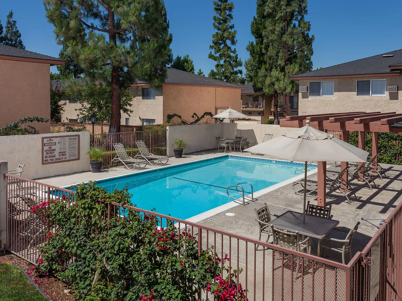 El Sereno Apartments — Photo 2
