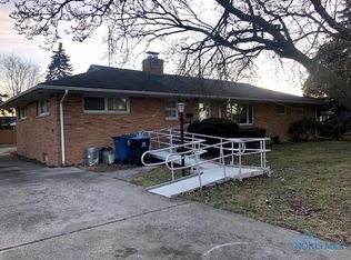 3416 Pickle Rd, Oregon, OH 43616