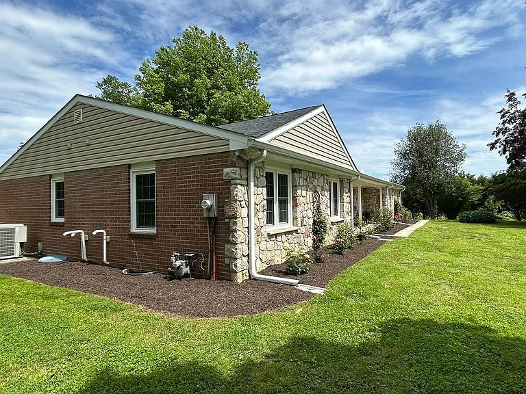 541 Cheyney Rd — Photo 3