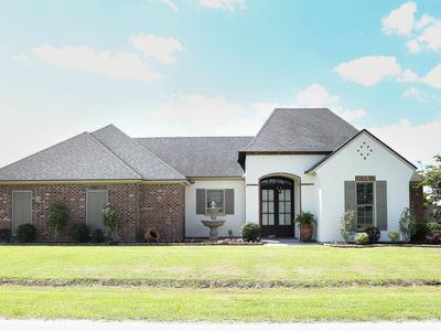 210 Oak Shadows Dr, Youngsville, LA, 70592