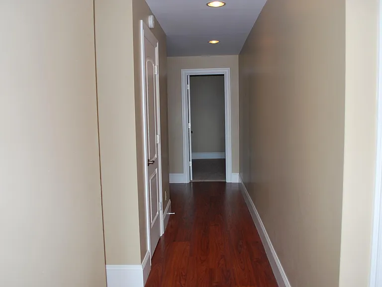 hallway to bedrooms
