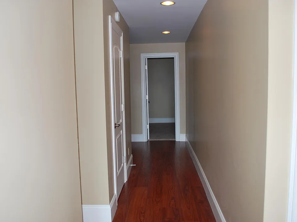 hallway to bedrooms
