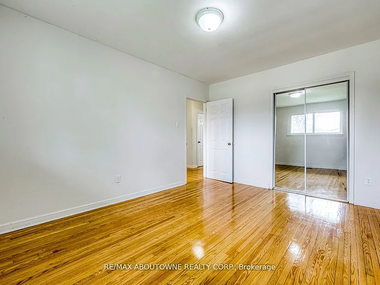 530 Lees Ln — Photo 15