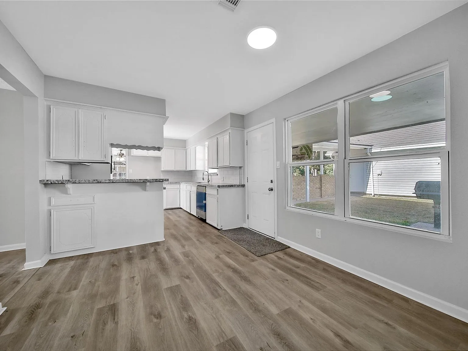 5 bed, 3.0 bath, 2848 sqft, $2,900 — Photo 4