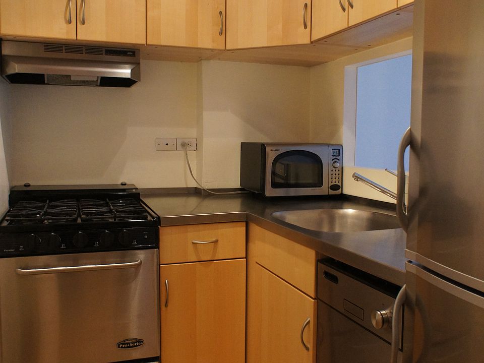 2nd image of 7 E 14th St APT 1522