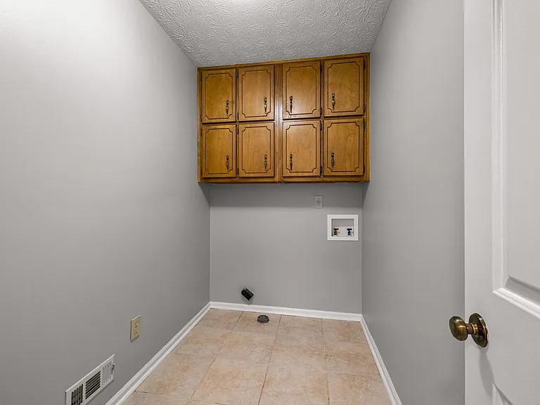 135 Firethorn Ln — Photo 12