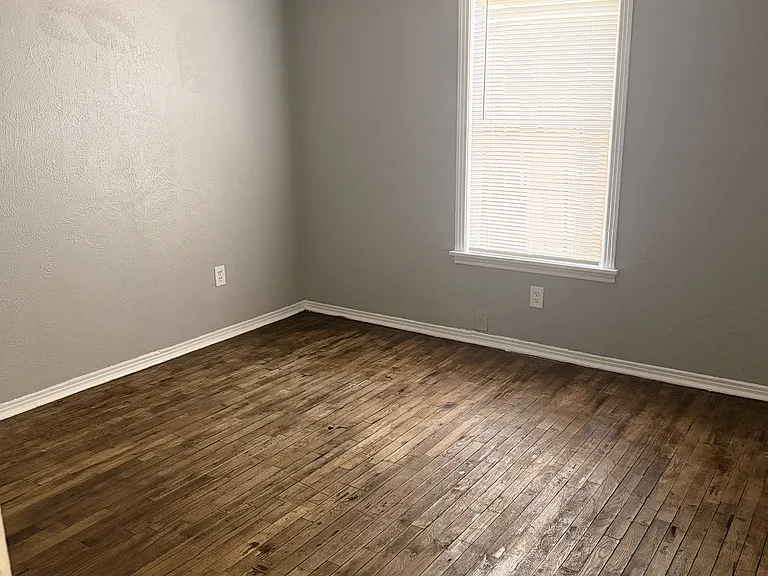 215 Guthrie St — Photo 15
