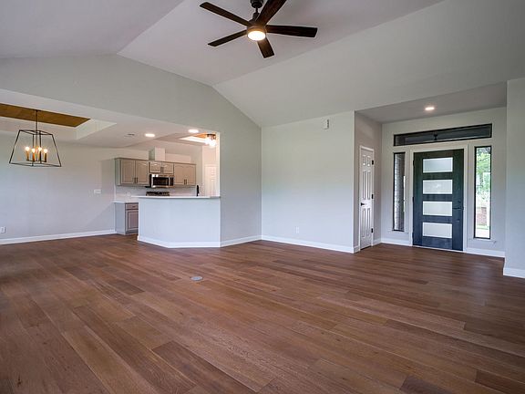 5th image of 416 Spyglass Street