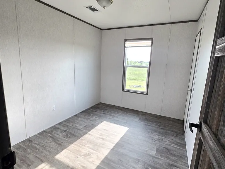 211 FM 2547 — Photo 8