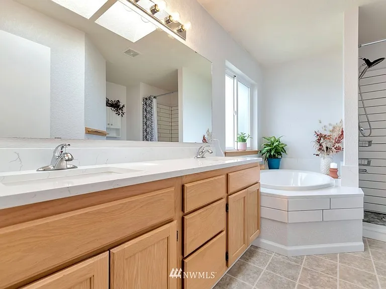 1106 Villanova St NE — Photo 16