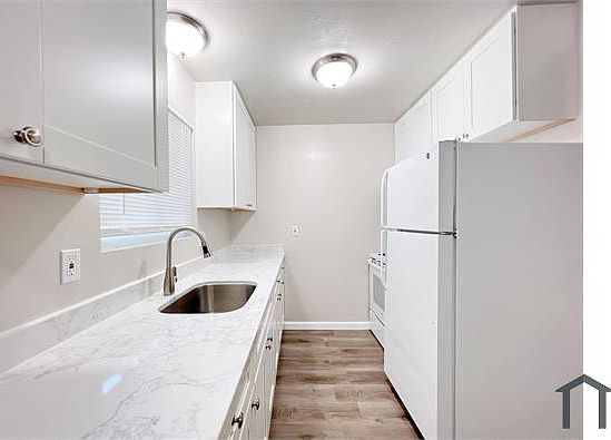 1st image of 2800 21st Ave #27
