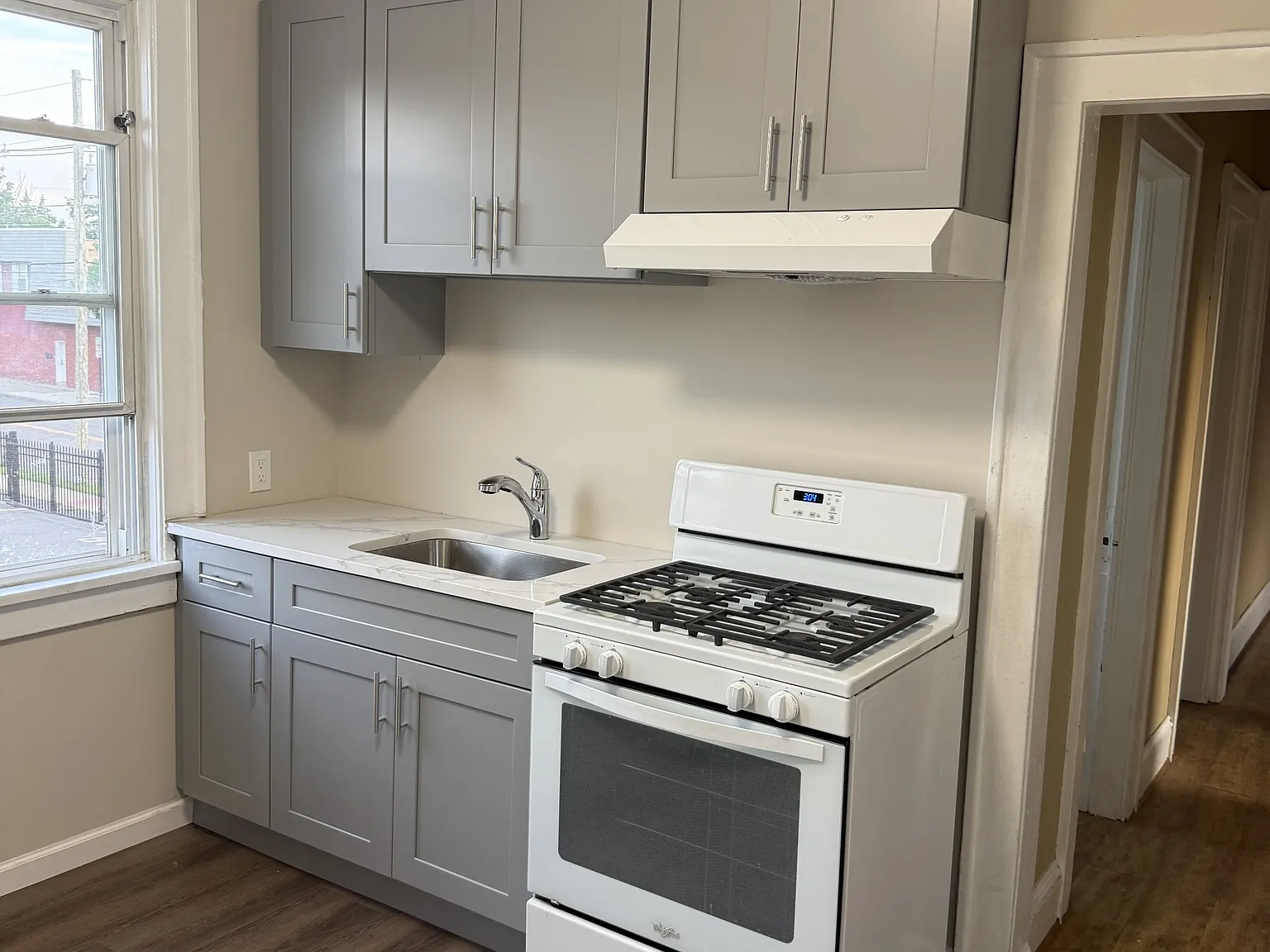 91 Guilden Street - 2 — Photo 4