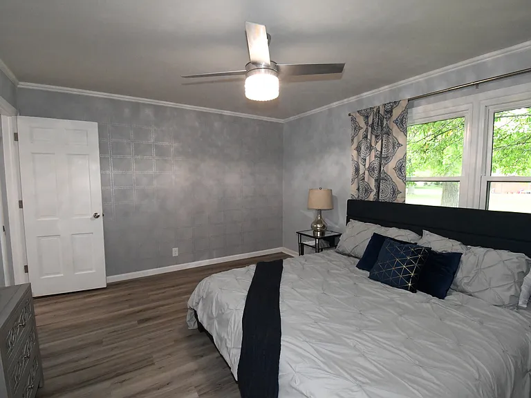 Courtland Ave — Photo 12
