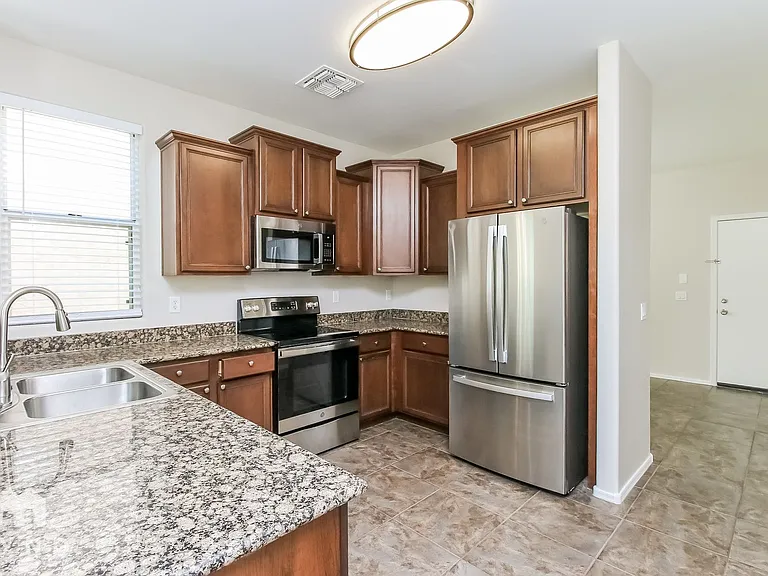 4272 E Vest Ave — Photo 2
