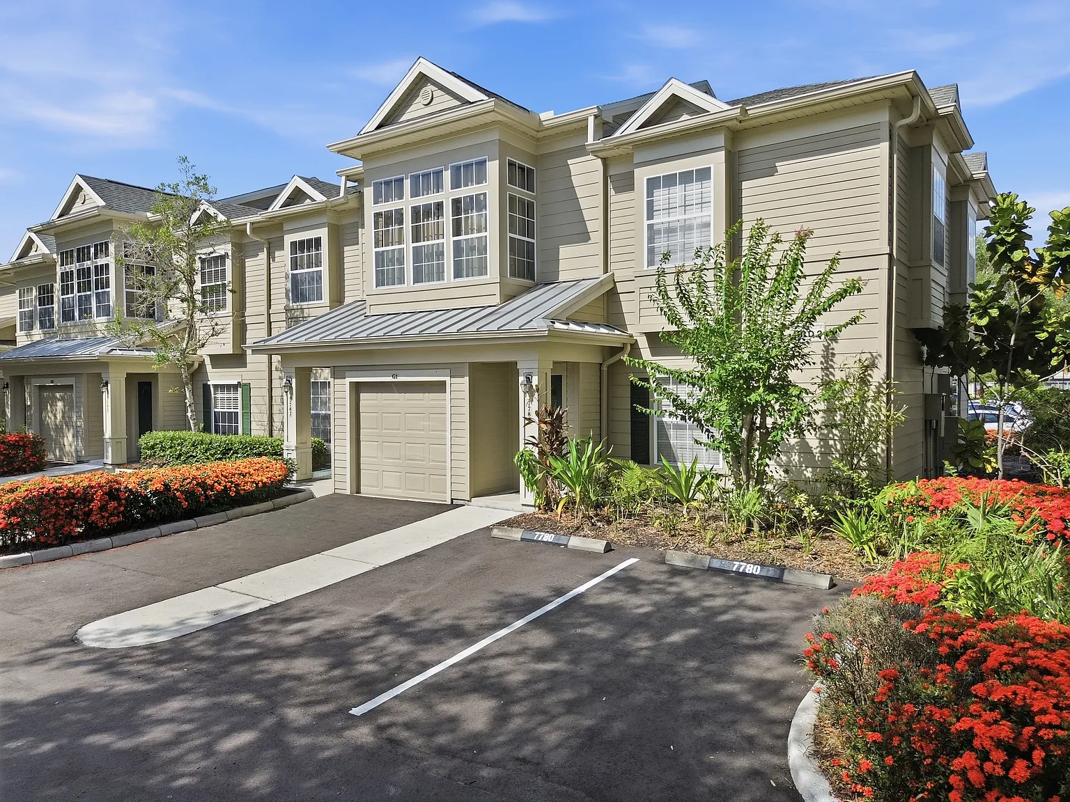 2 bed, 1168 sqft, $1,900 — Photo 3