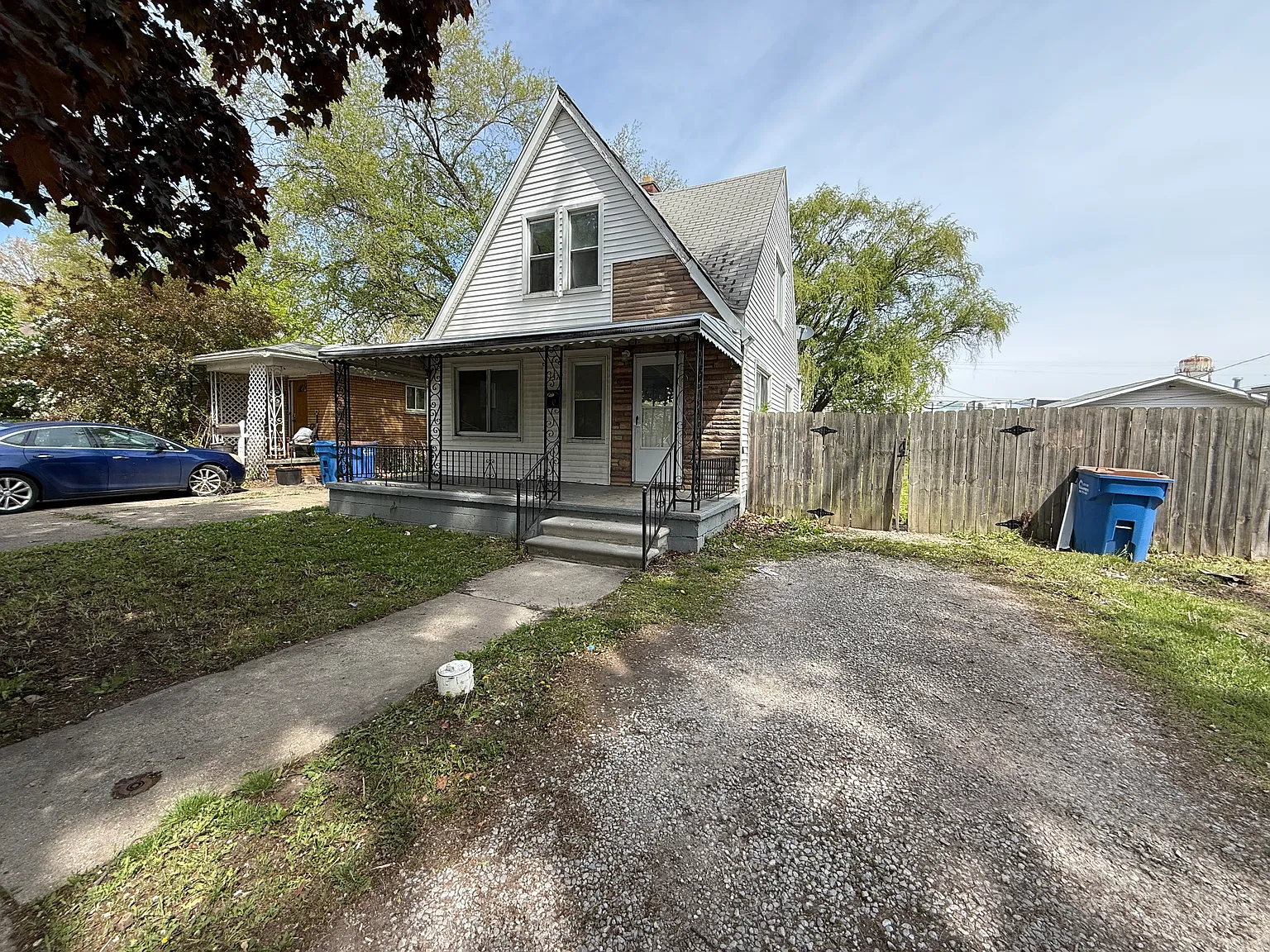3 bed, 1200 sqft, $1,350 — Photo 1