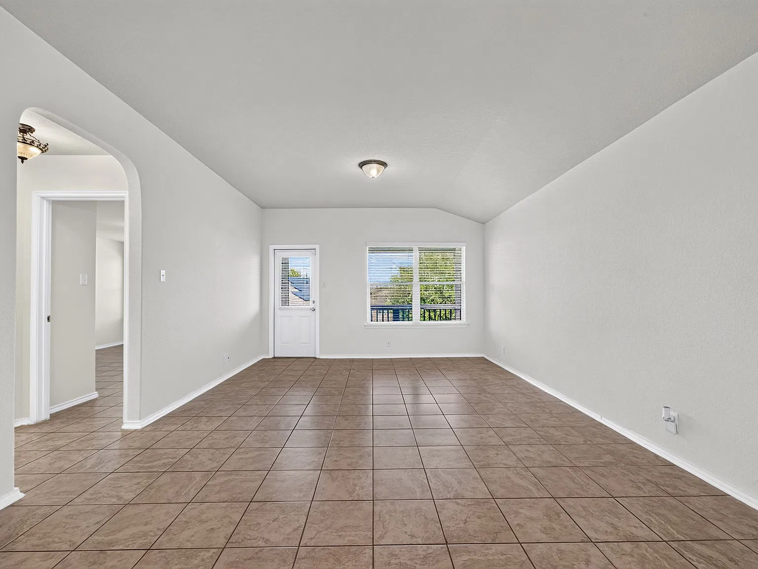 4 bed, 1703 sqft, $1,700 — Photo 2