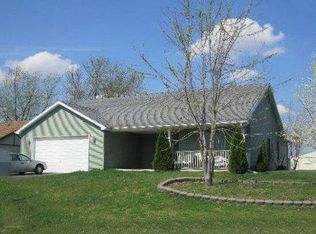 725 Wright Ct, Sandwich, IL 60548