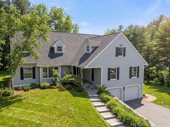 71 Philip St, Medfield, MA 02052