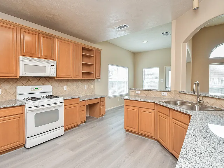 15114 Snow Hill Ct — Photo 7