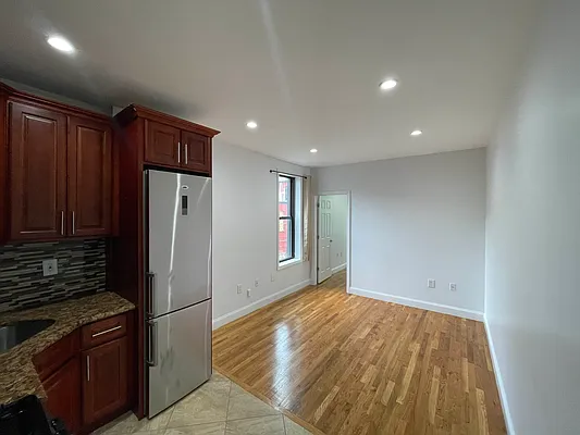 Rented by EXR | media 22