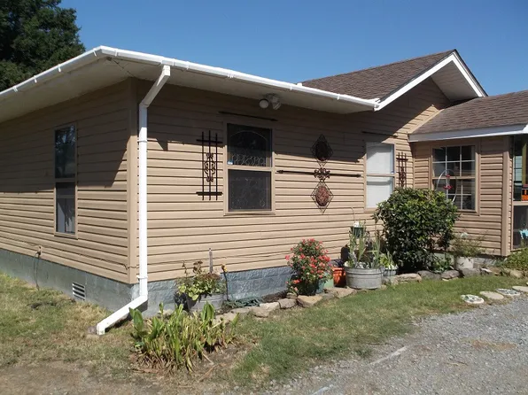 1017 N Lowe St, Stuttgart, AR 72160