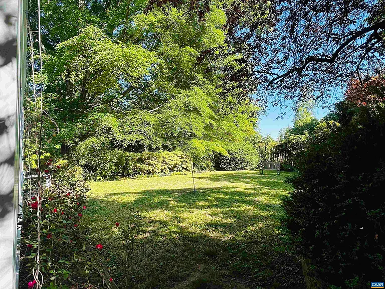 1618 Oxford Rd — Photo 5
